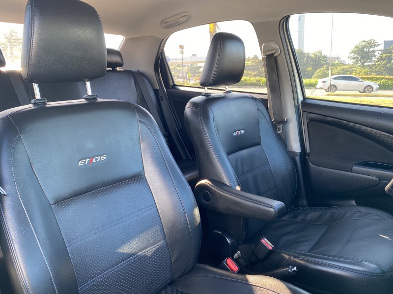 ETIOS 1.5 PLATINUM SEDAN 16V FLEX 4P AUTOMÁTICO - 2018 - CARLOS BARBOSA