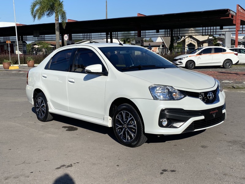 ETIOS 1.5 PLATINUM SEDAN 16V FLEX 4P AUTOMÁTICO - 2018 - CARLOS BARBOSA