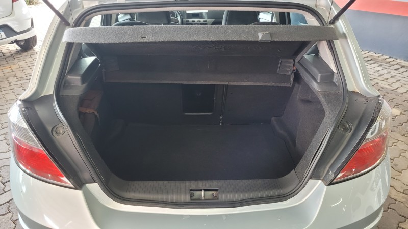 VECTRA 2.0 MPFI GT HATCH 8V FLEX 4P MANUAL - 2010 - GARIBALDI