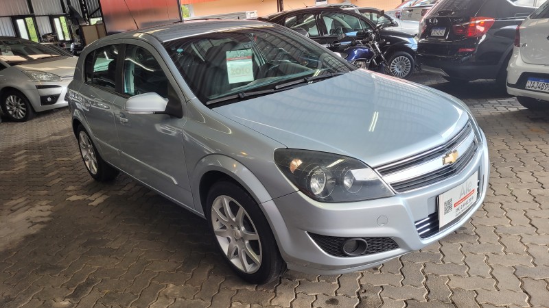 VECTRA 2.0 MPFI GT HATCH 8V FLEX 4P MANUAL - 2010 - GARIBALDI