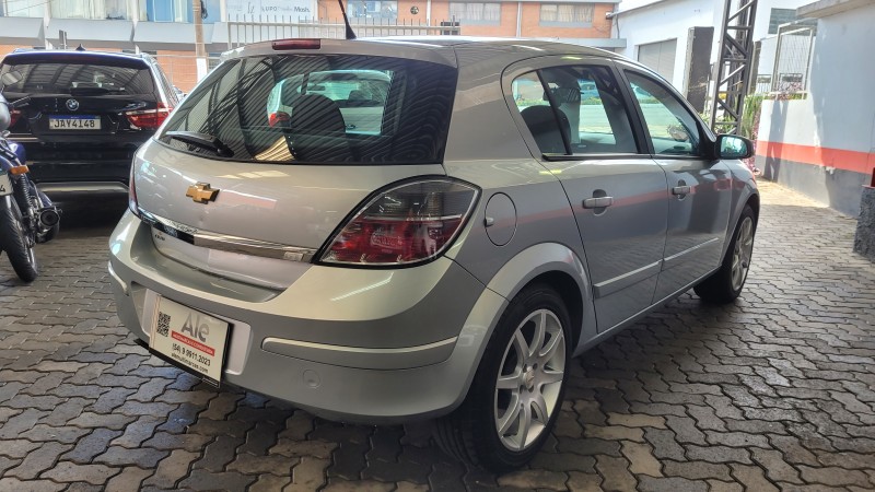 VECTRA 2.0 MPFI GT HATCH 8V FLEX 4P MANUAL - 2010 - GARIBALDI