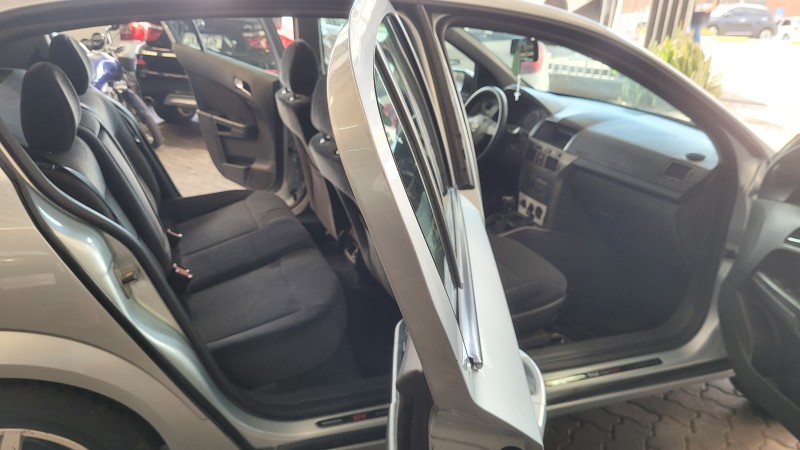 VECTRA 2.0 MPFI GT HATCH 8V FLEX 4P MANUAL - 2010 - GARIBALDI