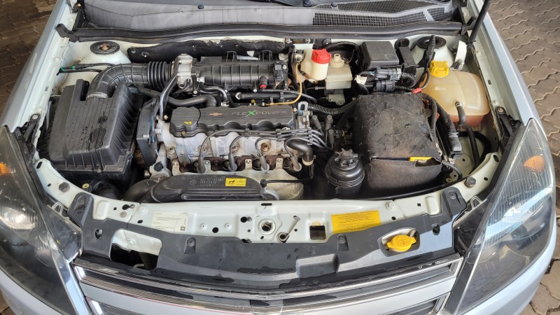 VECTRA 2.0 MPFI GT HATCH 8V FLEX 4P MANUAL - 2010 - GARIBALDI