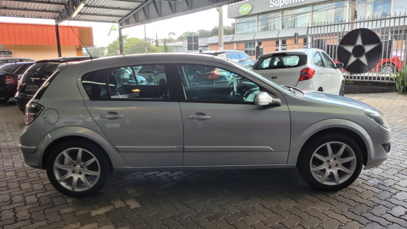 VECTRA 2.0 MPFI GT HATCH 8V FLEX 4P MANUAL - 2010 - GARIBALDI