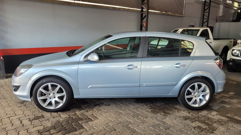 VECTRA 2.0 MPFI GT HATCH 8V FLEX 4P MANUAL - 2010 - GARIBALDI