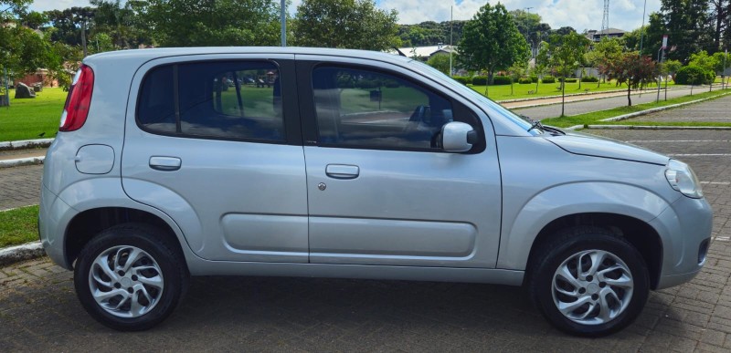 UNO 1.0 VIVACE 8V FLEX 4P MANUAL - 2013 - CANELA