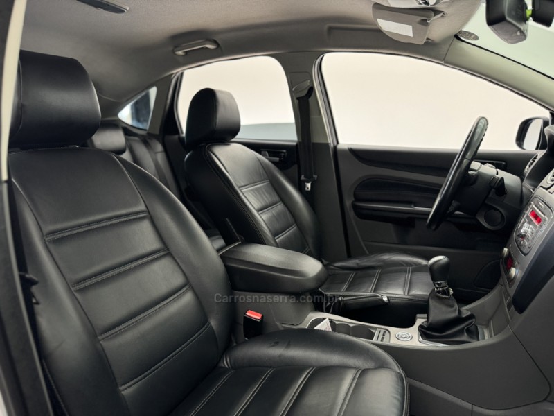 FOCUS 2.0 GLX 16V GASOLINA 4P MANUAL - 2013 - CARLOS BARBOSA