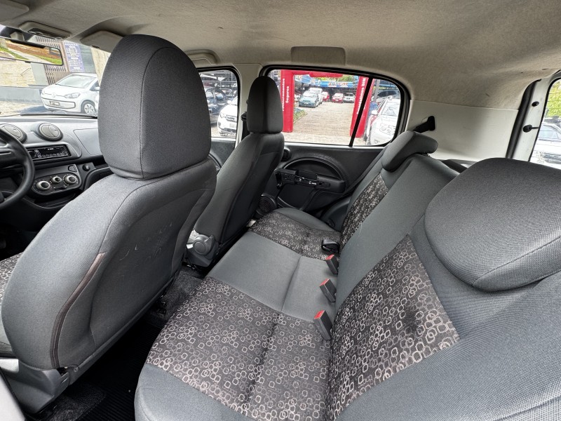 UNO 1.0 EVO VIVACE 8V FLEX 4P MANUAL - 2011 - DOIS IRMãOS