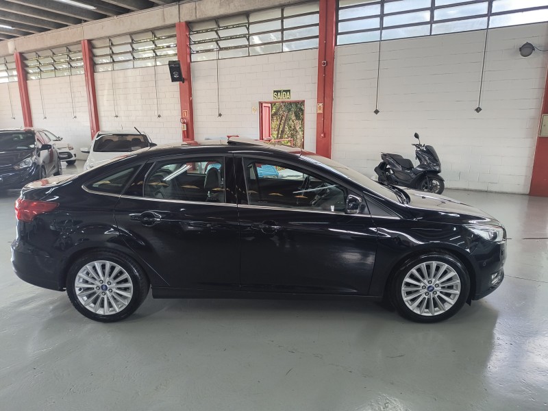 FOCUS 2.0 TITANIUM PLUS FASTBACK 16V FLEX 4P AUTOMÁTICO - 2016 - CAXIAS DO SUL