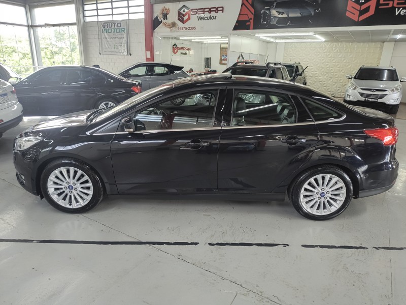 FOCUS 2.0 TITANIUM PLUS FASTBACK 16V FLEX 4P AUTOMÁTICO - 2016 - CAXIAS DO SUL