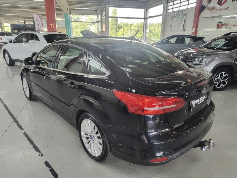 FOCUS 2.0 TITANIUM PLUS FASTBACK 16V FLEX 4P AUTOMÁTICO - 2016 - CAXIAS DO SUL