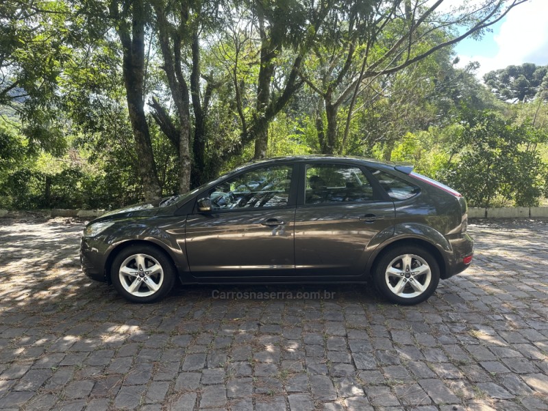 FOCUS 2.0 GLX 16V FLEX 4P MANUAL - 2013 - NOVA PRATA