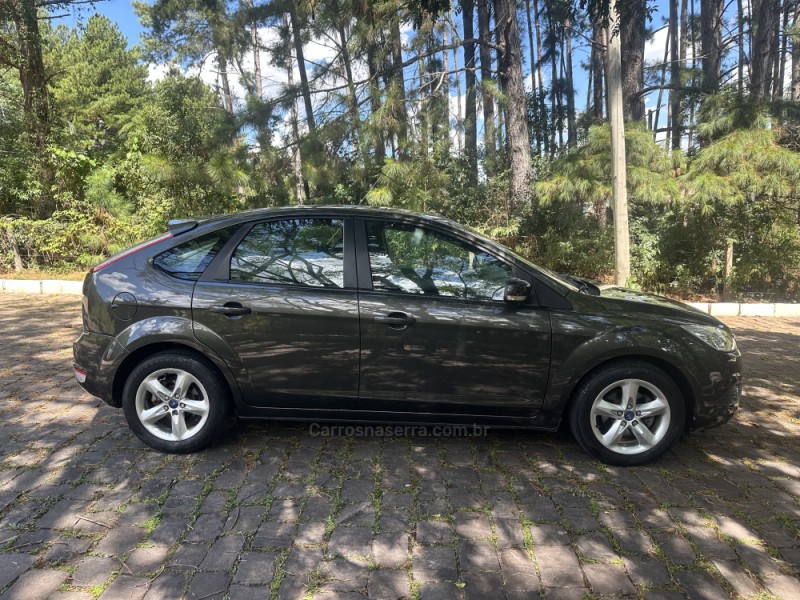 FOCUS 2.0 GLX 16V FLEX 4P MANUAL - 2013 - NOVA PRATA