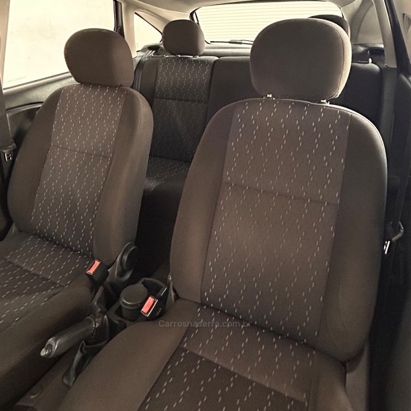 FOCUS 1.6 8V GASOLINA 4P MANUAL - 2005 - VACARIA