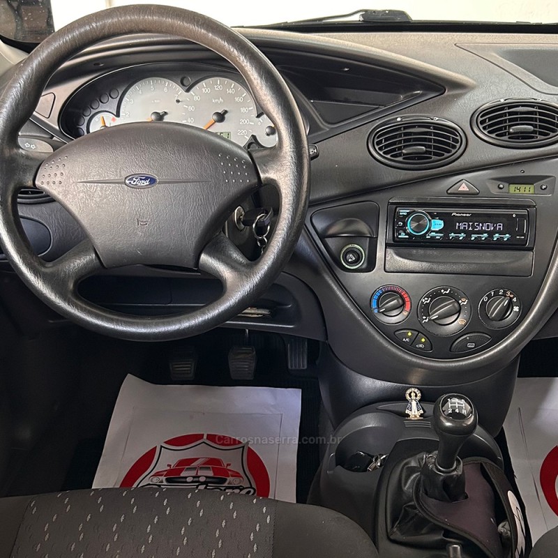 FOCUS 1.6 8V GASOLINA 4P MANUAL - 2005 - VACARIA