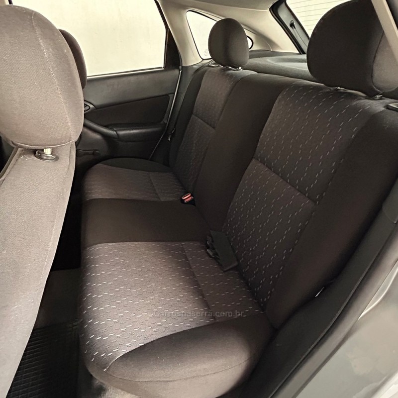 FOCUS 1.6 8V GASOLINA 4P MANUAL - 2005 - VACARIA