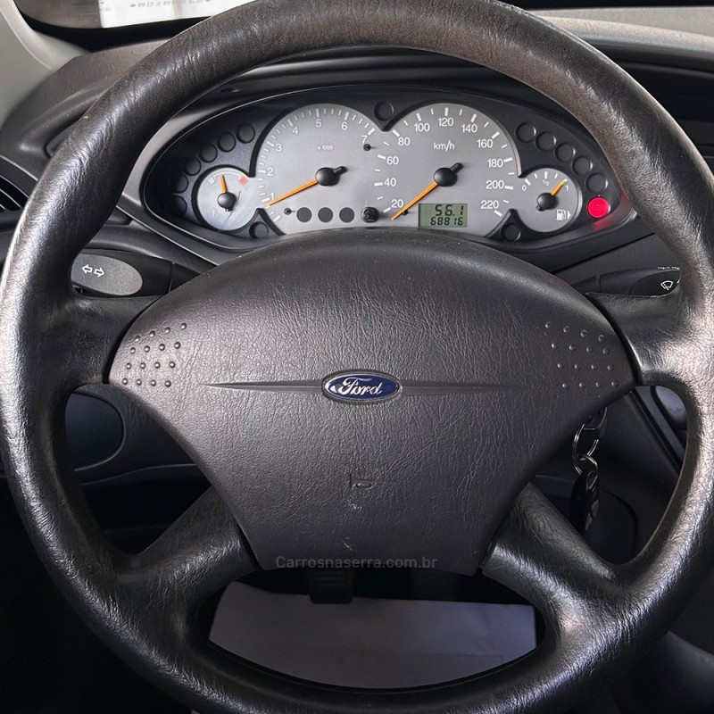 FOCUS 1.6 8V GASOLINA 4P MANUAL - 2005 - VACARIA