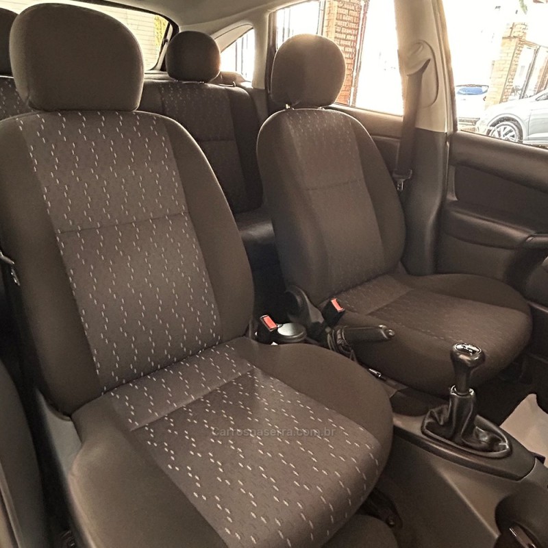 FOCUS 1.6 8V GASOLINA 4P MANUAL - 2005 - VACARIA