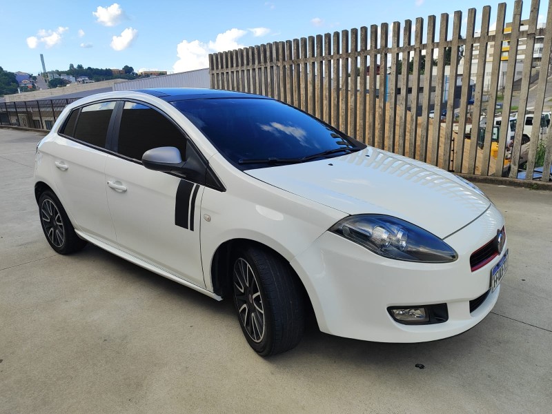 BRAVO 1.8 SPORTING 16V FLEX 4P AUTOMATIZADO - 2014 - FARROUPILHA