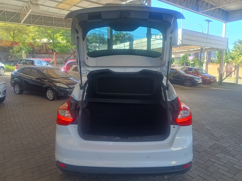 FOCUS 2.0 TITANIUM PLUS 16V FLEX 4P AUTOMÁTICO - 2015 - CAXIAS DO SUL