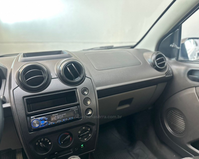 FIESTA 1.0 SE 8V FLEX 4P MANUAL - 2014 - VACARIA