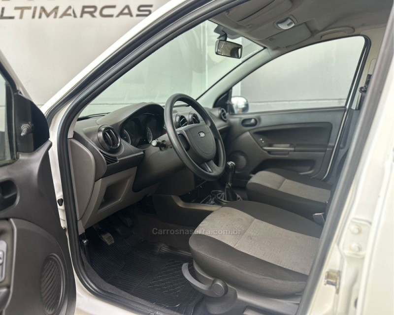 FIESTA 1.0 SE 8V FLEX 4P MANUAL - 2014 - VACARIA
