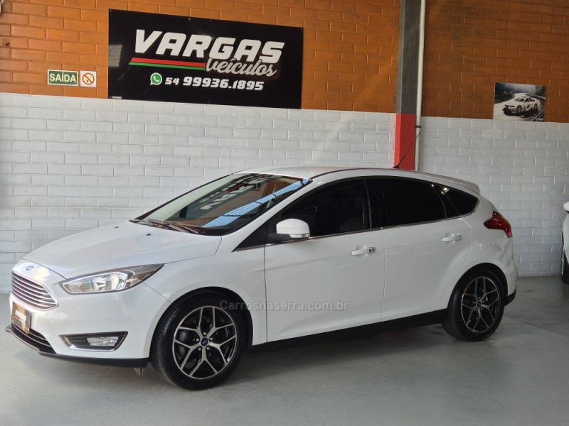 focus 2.0 titanium hatch 16v flex 4p automatico 2016 caxias do sul