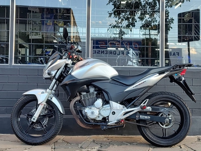 cb 300r  2010 flores da cunha
