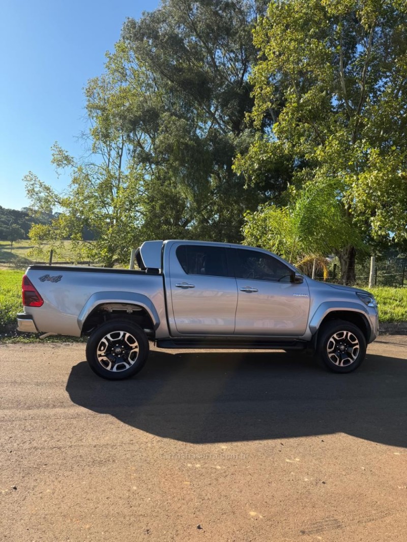 HILUX 2.8 SRX PLUS 4X4 CD TURBO DIESEL 4P AUTOMÁTICO - 2024 - IBIRAIARAS