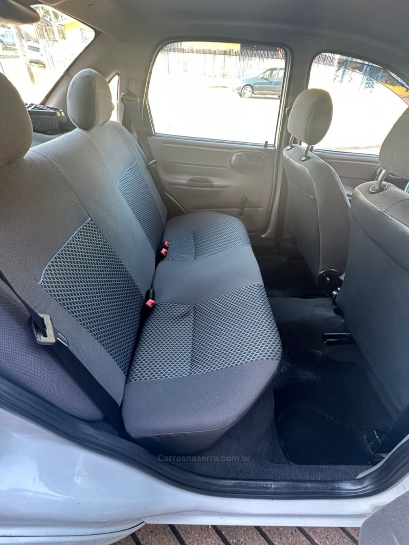 CLASSIC 1.0 MPFI LS 8V GASOLINA 4P MANUAL - 2012 - PAROBé