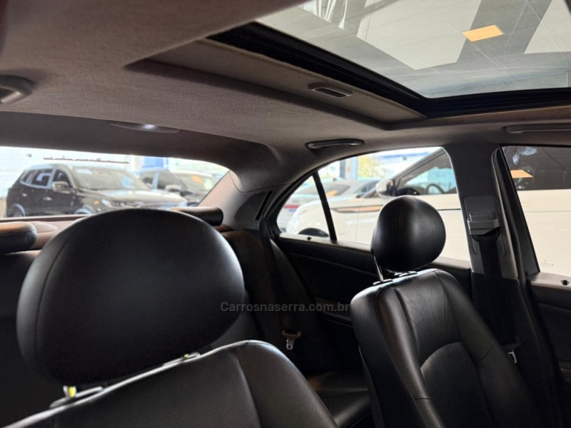 C 180 1.8 CGI CLASSIC 16V TURBO GASOLINA 4P AUTOMÁTICO - 2002 - SãO LEOPOLDO