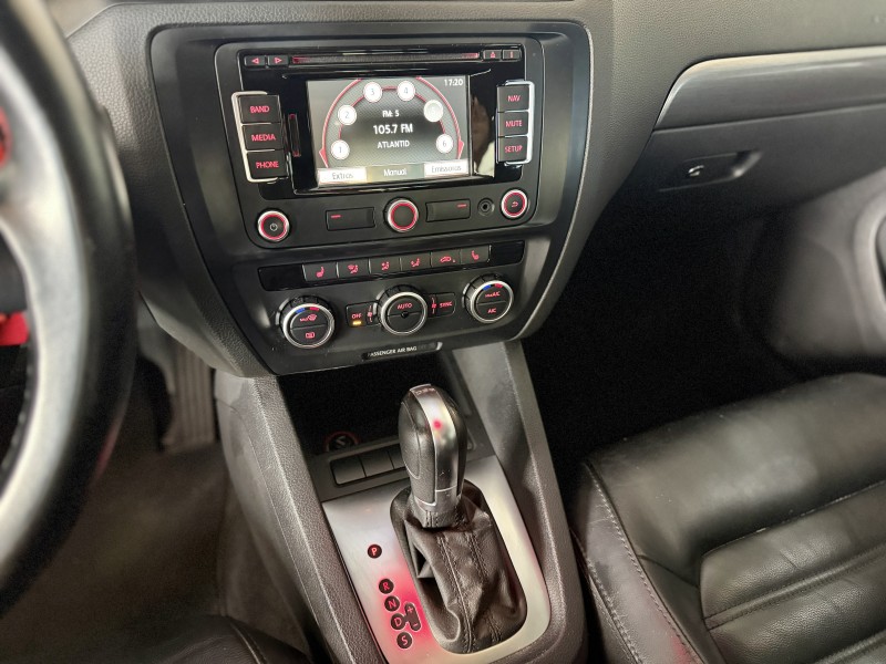 JETTA 2.0 TSI HIGHLINE 211CV GASOLINA 4P TIPTRONIC - 2014 - CAXIAS DO SUL