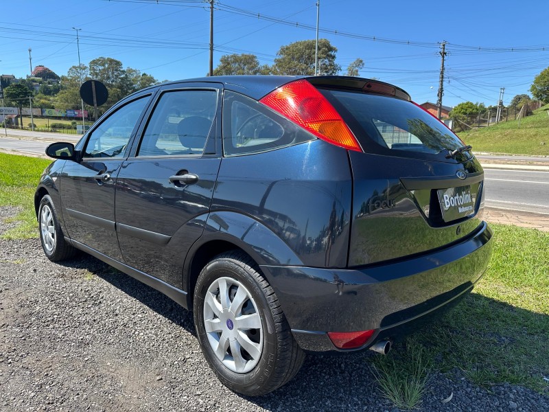 FOCUS 1.6 8V GASOLINA 4P MANUAL - 2003 - FARROUPILHA