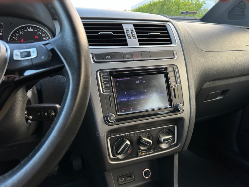 FOX 1.0 MPI TRACK 12V FLEX 4P MANUAL - 2017 - SãO LEOPOLDO