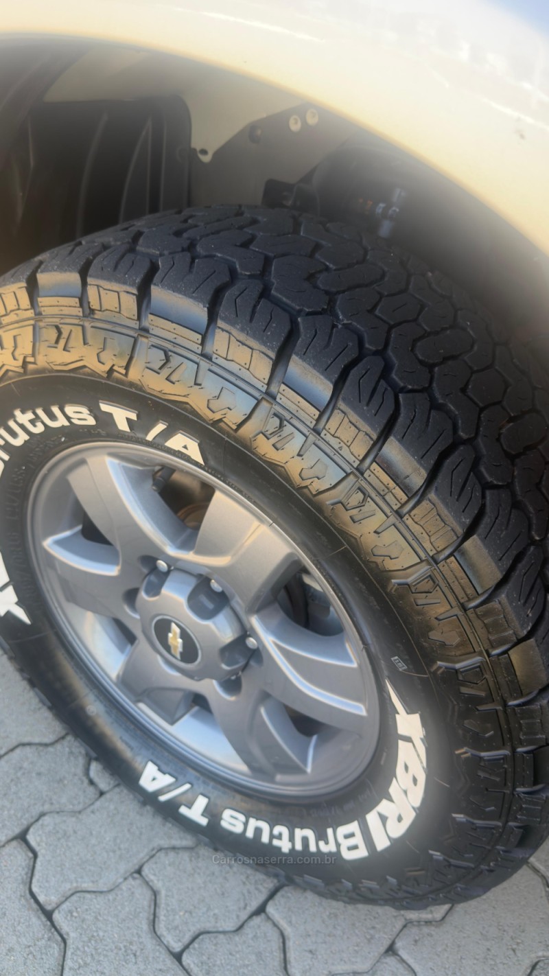 S10 2.4 ADVANTAGE 4X2 CD 8V FLEX 4P MANUAL - 2016 - GRAMADO