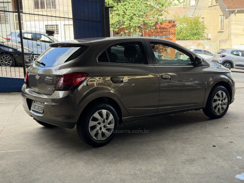 ONIX 1.4 MPFI LT 8V FLEX 4P MANUAL - 2014 - CAXIAS DO SUL