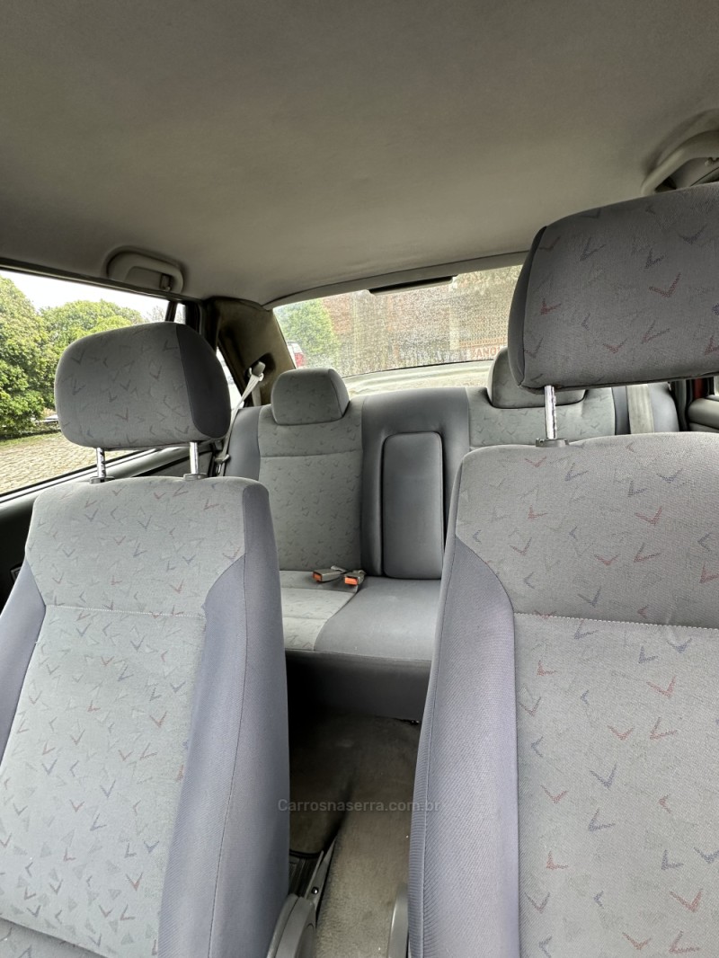 SANTANA 1.8 MI 8V GASOLINA 4P MANUAL - 2000 - CAXIAS DO SUL