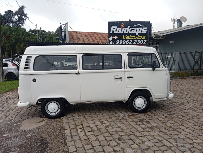 KOMBI 1.4 MI STD LOTAÇÃO 8V FLEX 3P MANUAL - 2013 - CAXIAS DO SUL