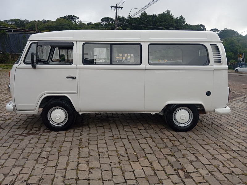 KOMBI 1.4 MI STD LOTAÇÃO 8V FLEX 3P MANUAL - 2013 - CAXIAS DO SUL