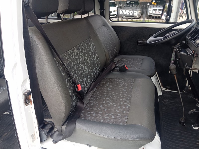 KOMBI 1.4 MI STD LOTAÇÃO 8V FLEX 3P MANUAL - 2013 - CAXIAS DO SUL