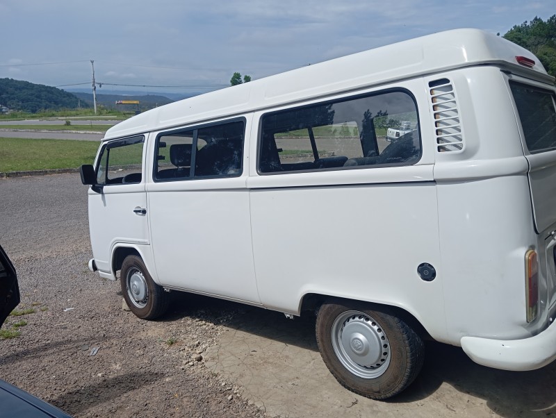 KOMBI 1.4 MI STD LOTAÇÃO 8V FLEX 3P MANUAL - 2013 - CAXIAS DO SUL