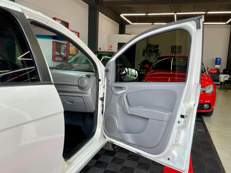 PALIO 1.0 MPI ATTRACTIVE 8V FLEX 4P MANUAL - 2014 - TEUTôNIA