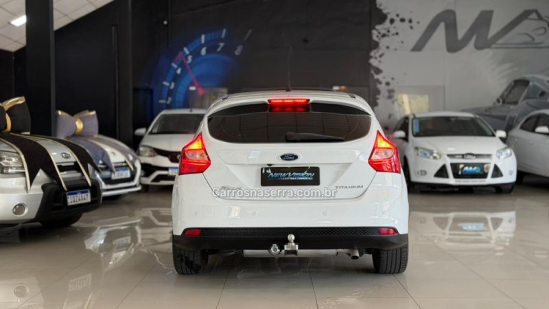 FOCUS 2.0 TITANIUM HATCH 16V FLEX 4P AUTOMÁTICO - 2014 - ESTâNCIA VELHA