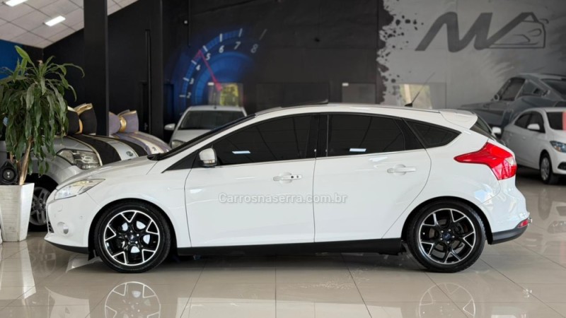 FOCUS 2.0 TITANIUM HATCH 16V FLEX 4P AUTOMÁTICO - 2014 - ESTâNCIA VELHA
