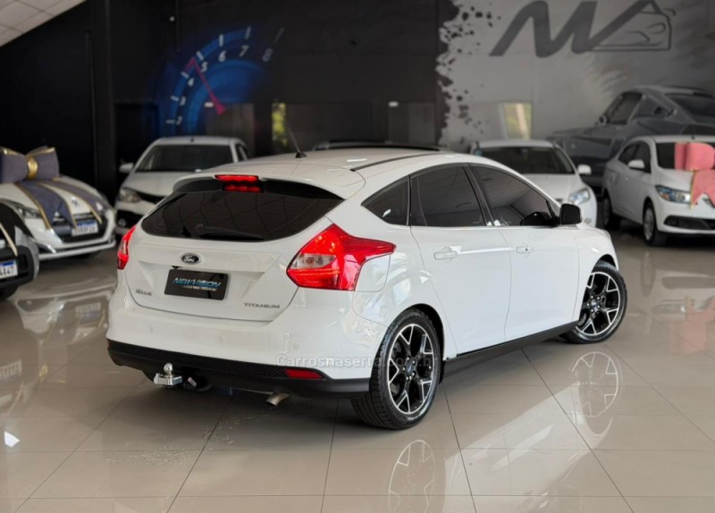 FOCUS 2.0 TITANIUM HATCH 16V FLEX 4P AUTOMÁTICO - 2014 - ESTâNCIA VELHA