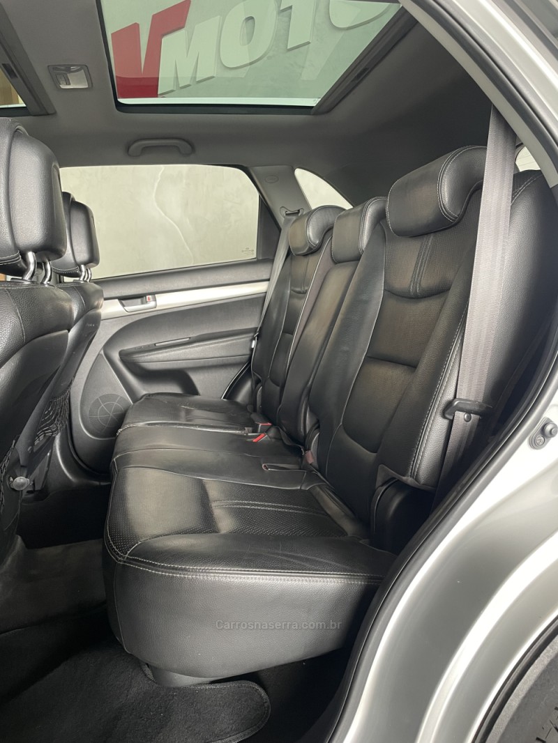 SORENTO 2.4 S.356 4X2 16V GASOLINA 4P AUTOMÁTICO - 2011 - PAROBé