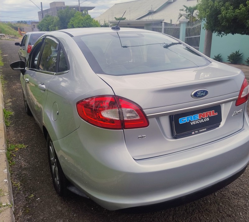 FIESTA 1.6 SE SEDAN 16V FLEX 4P MANUAL - 2011 - CAMPO BOM