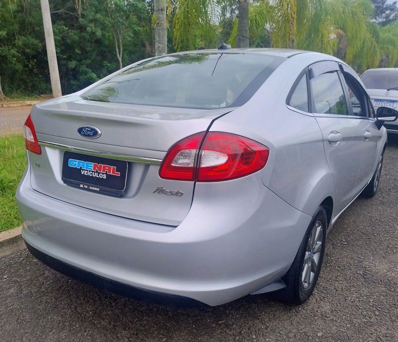 FIESTA 1.6 SE SEDAN 16V FLEX 4P MANUAL - 2011 - CAMPO BOM