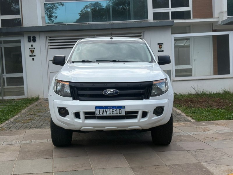 RANGER 2.5 XLT 4X2 CD 16V FLEX 4P MANUAL - 2015 - FARROUPILHA