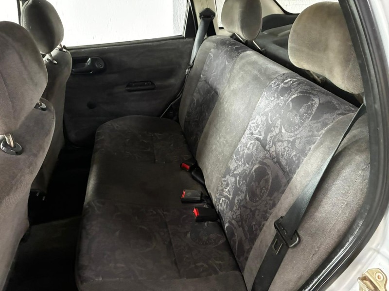 CORSA 1.0 MPFI MILENIUM SEDAN 8V GASOLINA 4P MANUAL - 2002 - BOM PRINCíPIO